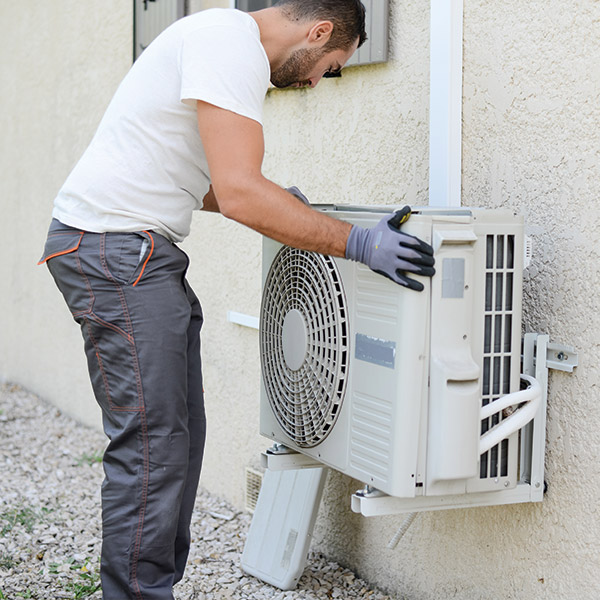 mantenimiento-aire-acondicionado-instalacion-tecnico